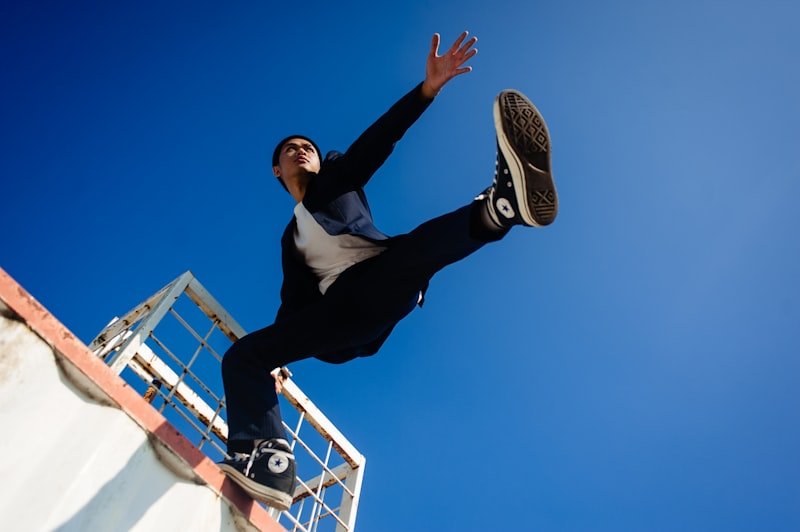 saltos-basicos-ginastica-de-trampolim-4 Saltos básicos Ginástica de trampolim: guia completo para iniciantes