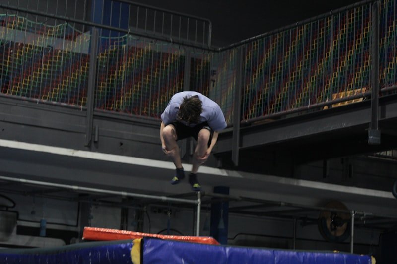 saltos-basicos-ginastica-de-trampolim-5 Saltos básicos Ginástica de trampolim: guia completo para iniciantes